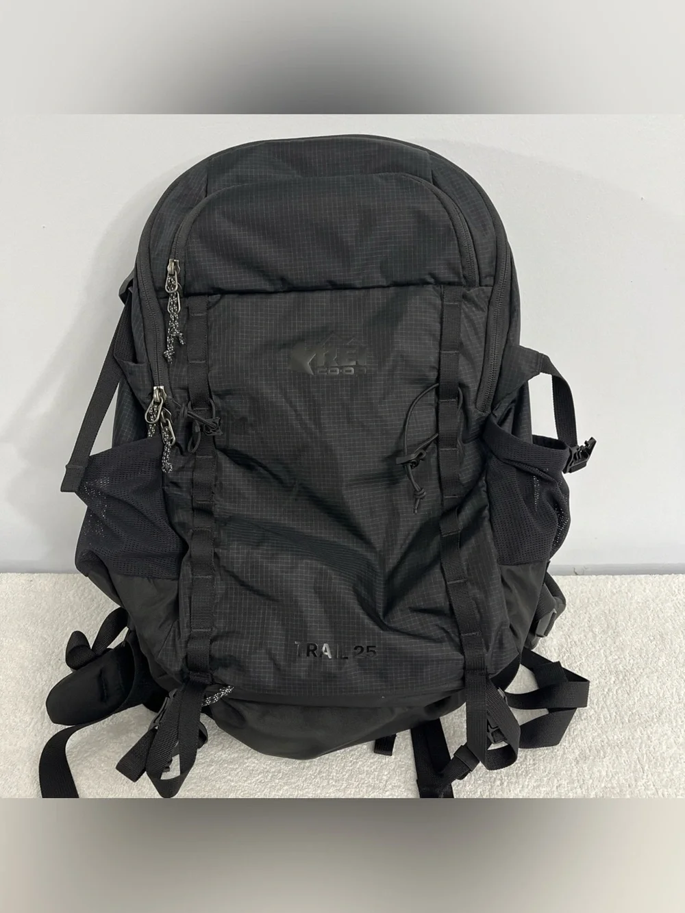 REI Co-op Trail 25 Backpack Black Day Hiking Pack With Rain Cover Rain Cover 4XL